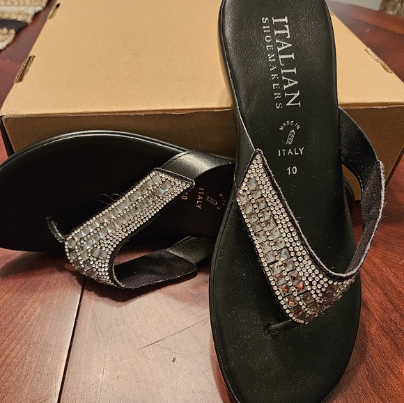 Women black Italian leather flip flops with silver sequins. - Picture 3 of 4